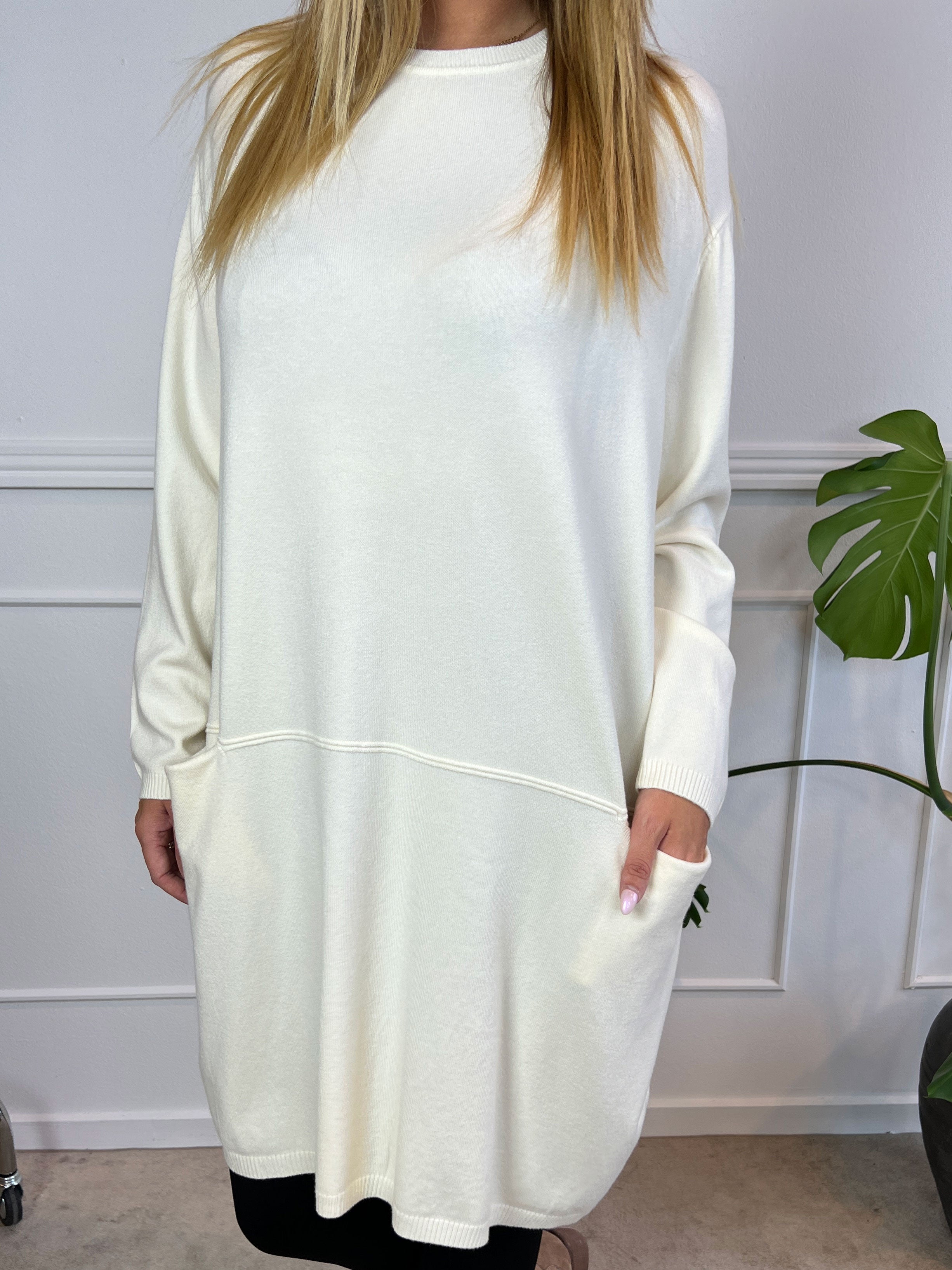 Vera - Enfärgad klänning med fickor